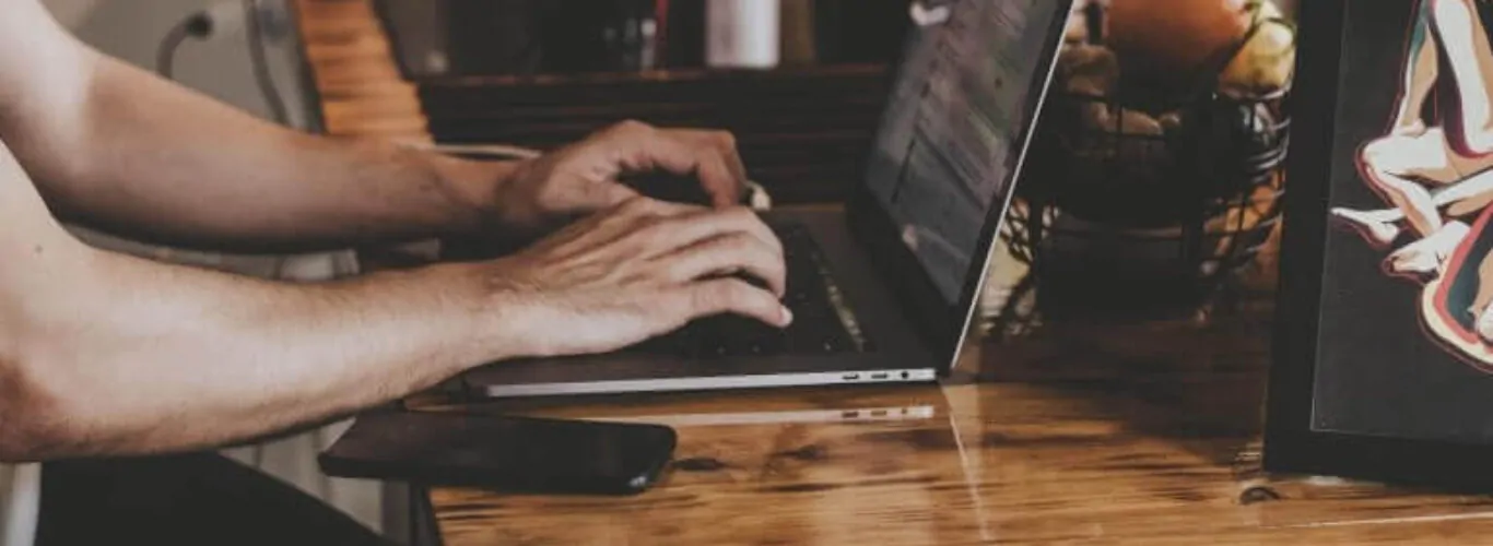 Jakie wydatki można zaliczyć do kosztów firmowych w sklepie internetowym?